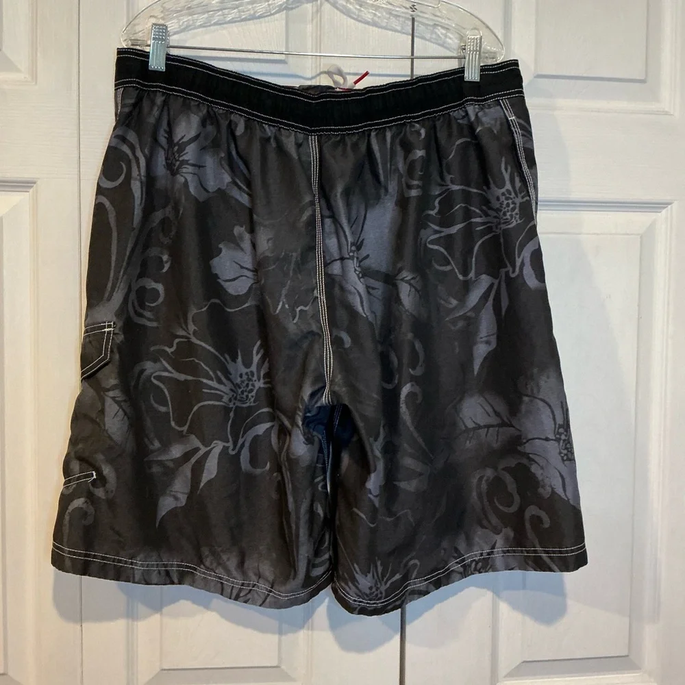 🩷 Speedo Men's Black and Gray Swim Shorts - XL